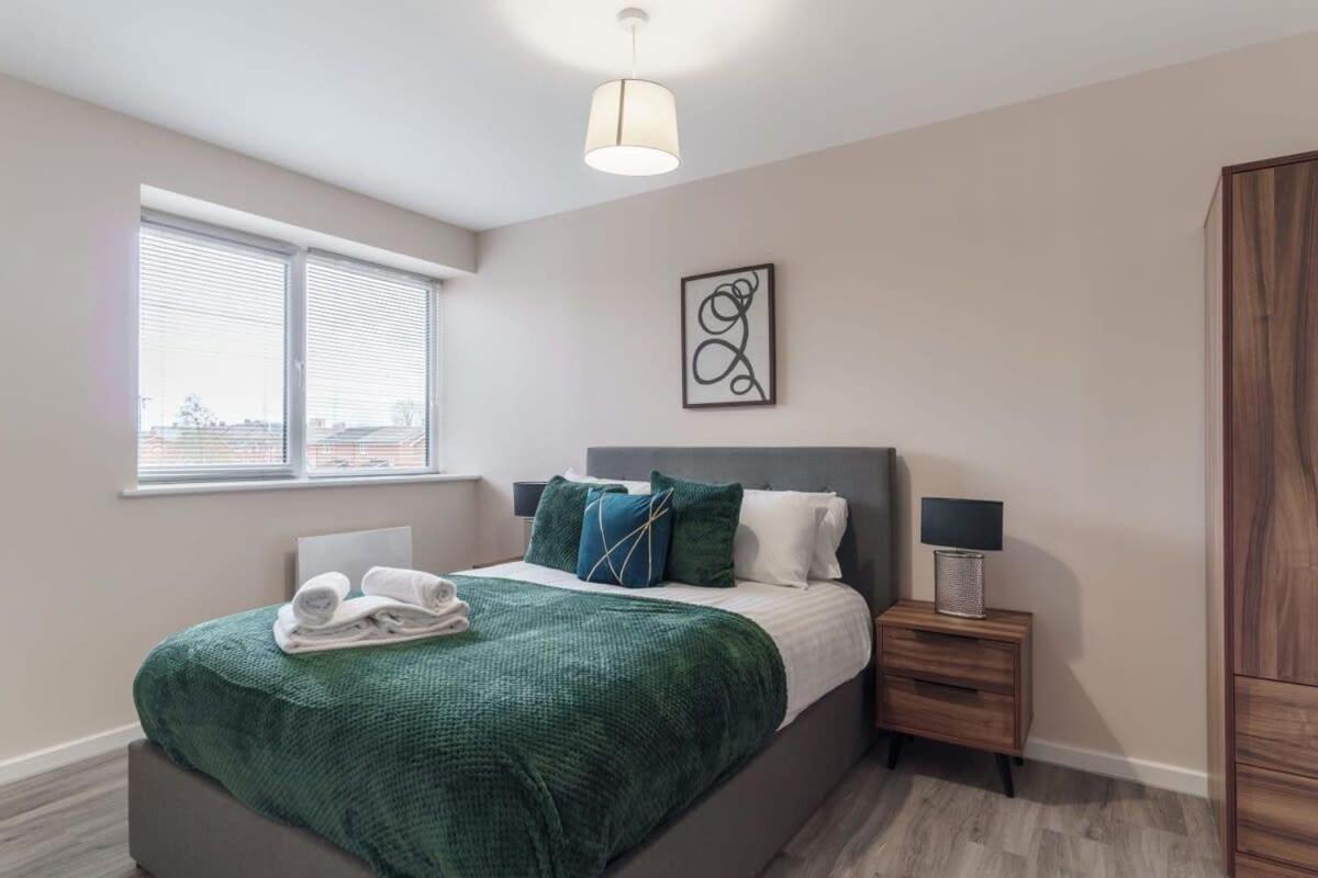 Bright 2 Bed Apartment Manchester - Sleeps 4 Buitenkant foto